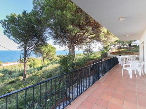 Llanca House | V. FANÉ ESQ - Casa con jardín y vista mar en Llançà acabada de reformar - ES-228-10