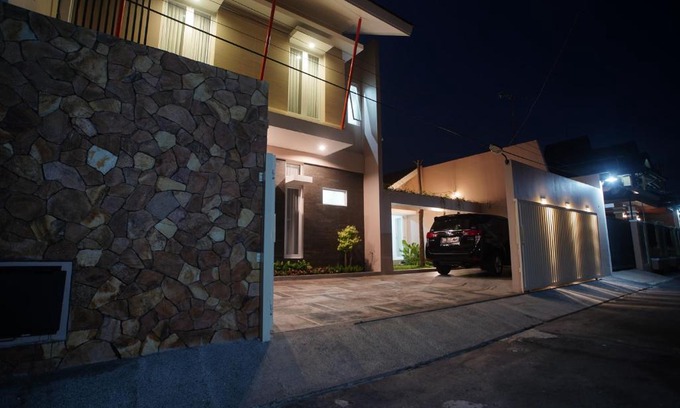 Catur Tunggal House | V living