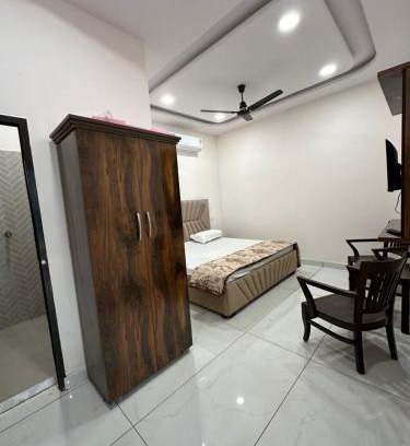 Jalandhar Hotel | V2 Guest House