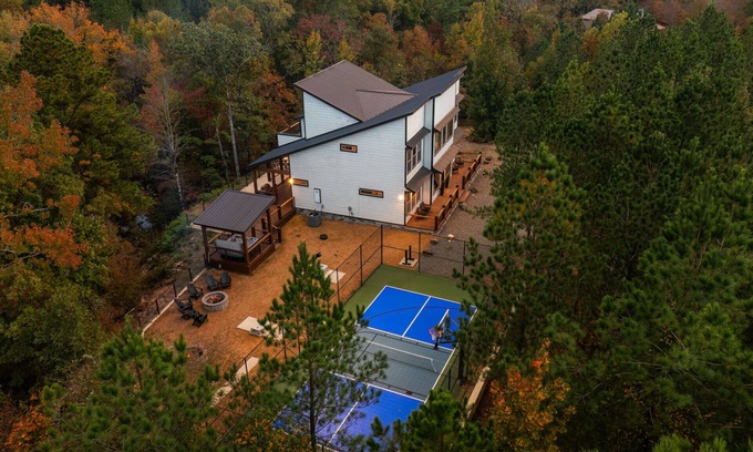Golden Cabin | Vacana-D2C, Creek, PickleBall/Basketball, Game Room, EV Pets