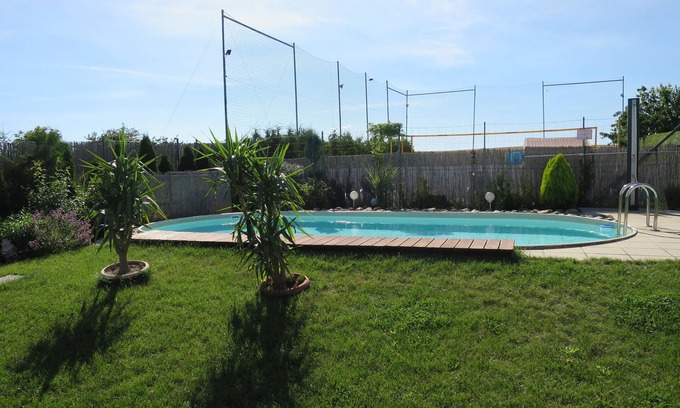 Frauenhagen Apartment | Vacation apartment with pool, beach volleyball court, barbecue area