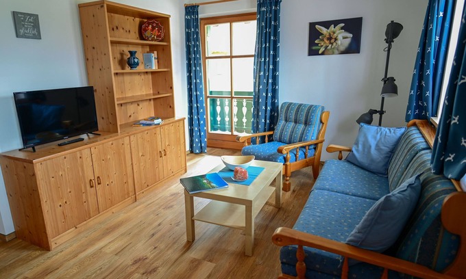 Oberschonau Apartment | Vacation apartment no. 7, 1-2 persons, 40 sqm, 1 bedroom, balcony