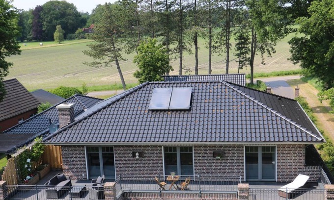 Wiefelstede Apartment | Vacation apartment "Am Schippstroth" - apartment/apartment, shower, WC