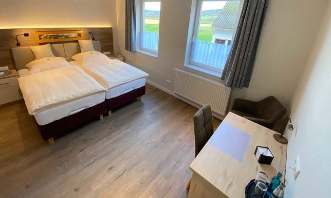 Oberweser Apartment | Vacation apartments Gasthaus Zum Lindenwirt - FeWo Glashütte / Melkkutscher