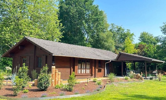 Bad Bederkesa House | Vacation home by the canal and lake in Bederkesa