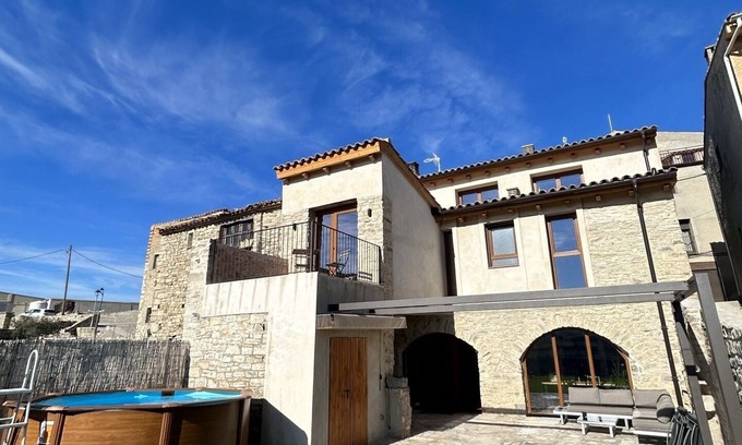 Llorac House | Vacation Home "Cal Bertran" with Private Pool, Shared Terrace & Wi-Fi
