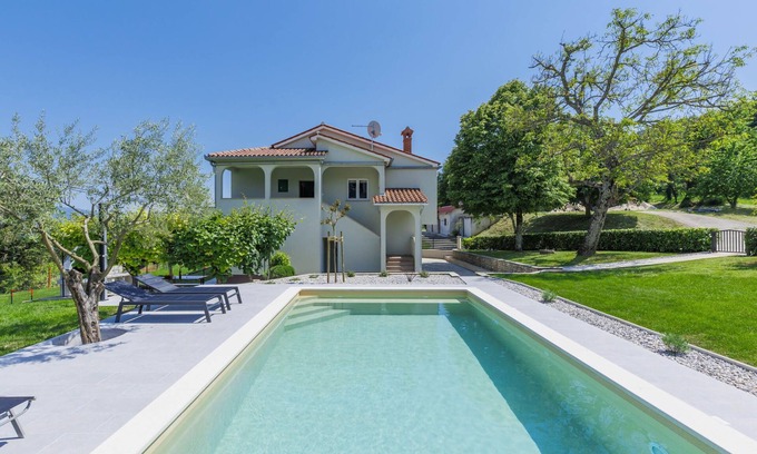 Pican House | Vacation home Carlo by Interhome