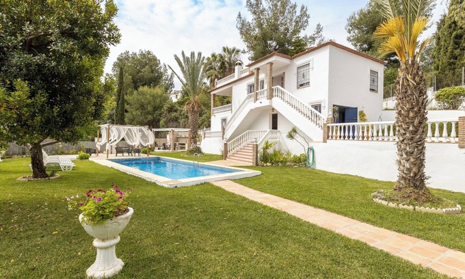 Frigiliana House | Vacation Home "El Valle de Arantxa" with Mountain View, Pool & Wi-Fi