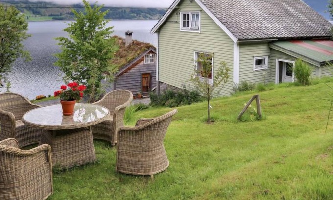 Jolster House | Vacation home Jølstrablikk (FJS096) in Vassenden - 5 persons, 3 bedrooms