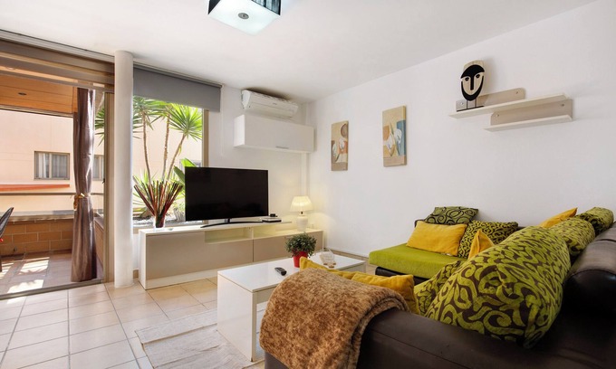 Esquinzo House | Vacation Home "Jose Esquinzo" with Shared Pool & Wi-Fi