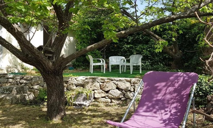 Reillanne House | Vacation Home "Les Marronniers Du Luberon" with Private Terrace, Private Garden & Wi-Fi