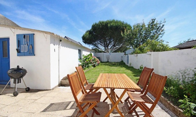 Belz House | Vacation home near the sea, sleeps 5, pets welcome