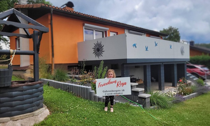 Mengershausen House | Vacation home Rosa