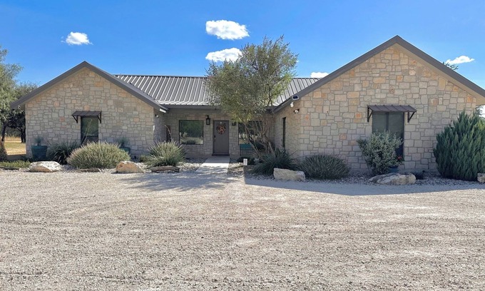 Sabinal House | Vacation home with great amenities!