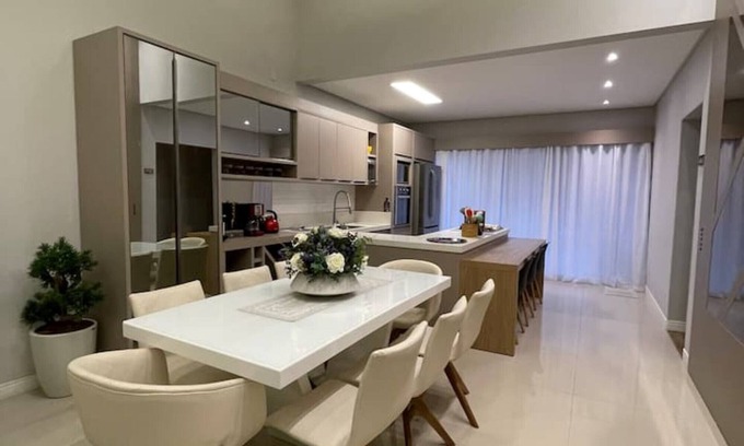 Zimbros House | Vacation Home with Pool in Bombinhas