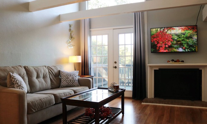 South Lamar House | ★Vacation house with Amazing Jungle Vibe near DWTN★