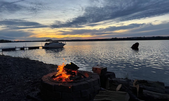 Plantagenet House | VACATION in 🇨🇦 CANADA 🇨🇦: Pet Friendly All-Season Getaway by the Ottawa River