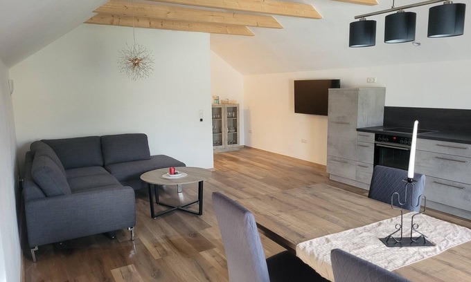 Wasserzell Apartment | Vacation in lavishly renovated top floor apartment