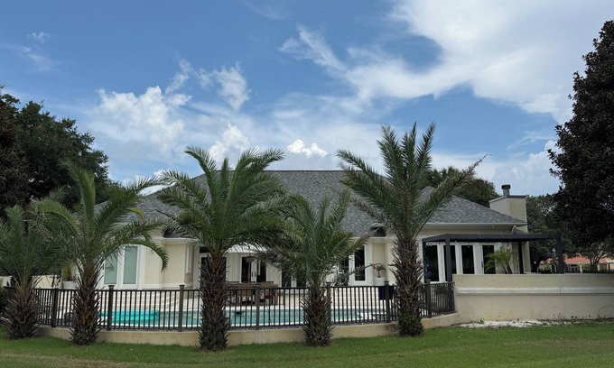 Navarre House | Vacation Paradise! 10 Minutes to the beach, pool, hot tub & on the golf course