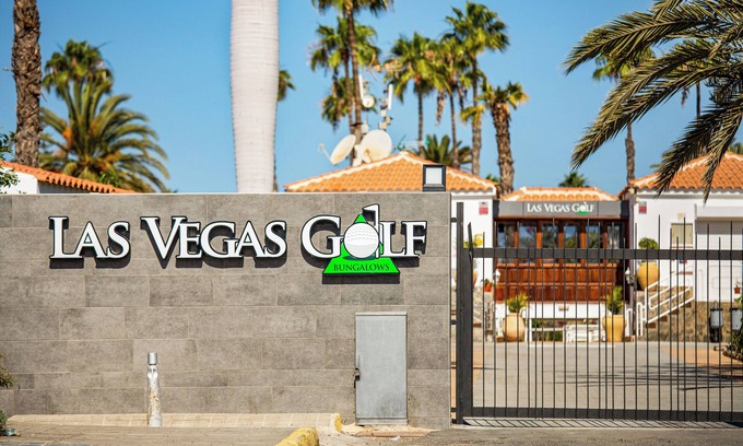 Campo Internacional Maspalomas House | Vacation Rental 'Vegas 503' close to the Sea with Pool, Wi-Fi & A/C