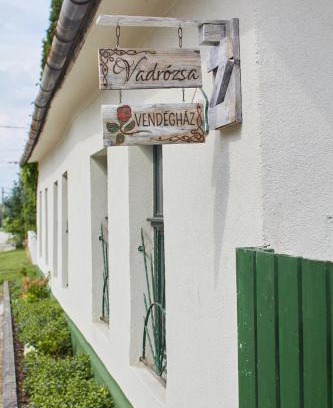 Racalmas House | Vadrózsa Vendégház Rácalmás