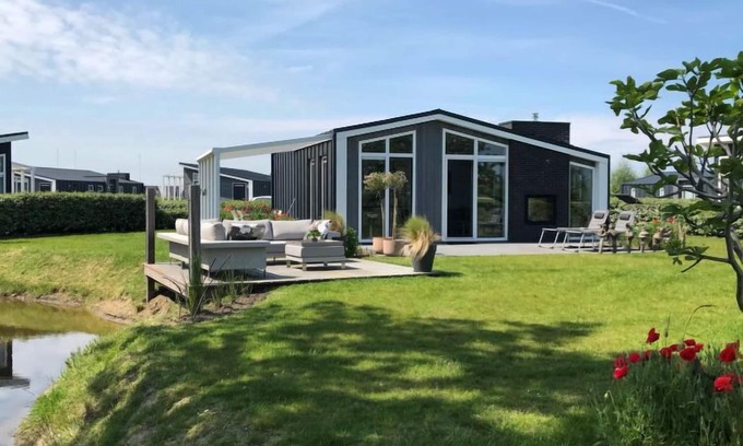 Wemeldinge House | Vakantiehuis Ruisweg 89 by Interhome