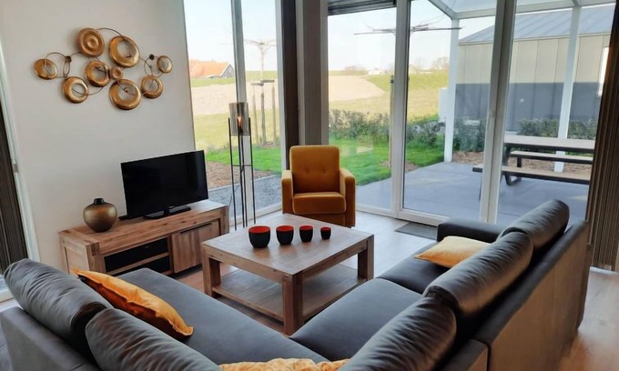 Wemeldinge House | Vakantiehuis Ruisweg 83 by Interhome