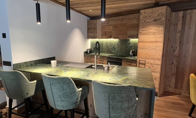 Le Cret Apartment | Val-d'Isère: 3-bed apt for 6, balcony with village view, parking, WIFI