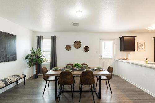 Southside House | Valley Forest 65in TV Games Lackland Pet