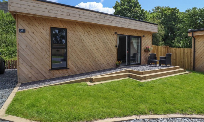 Graigfechan Cottage | VALLEY LODGE 4 - NORTH WALES ECO LODGES, pet friendly in Ruthin