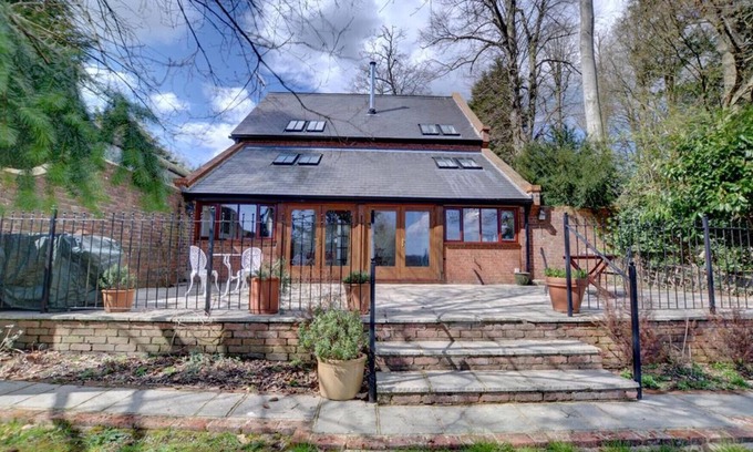 Hartfield House | Valley View Barn - Three Bedroom House, Sleeps 6