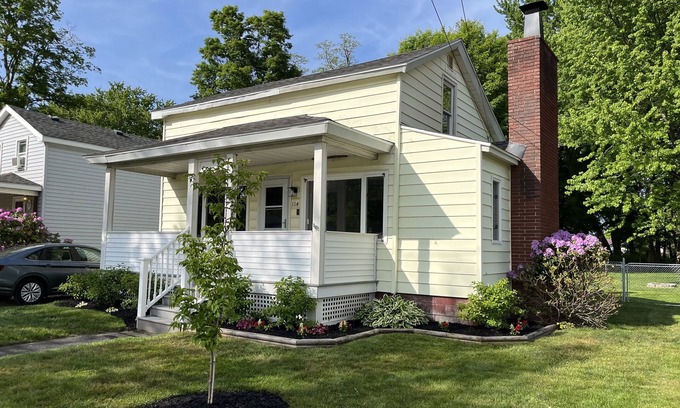 Mayville House | Valley View Lakehouse - Fully updated, dog friendly and beautiful lake view!