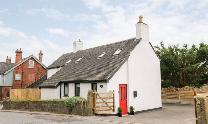 Hulland Ward Cottage | VALLEY VIEW, pet friendly, luxury holiday cottage in Ashbourne