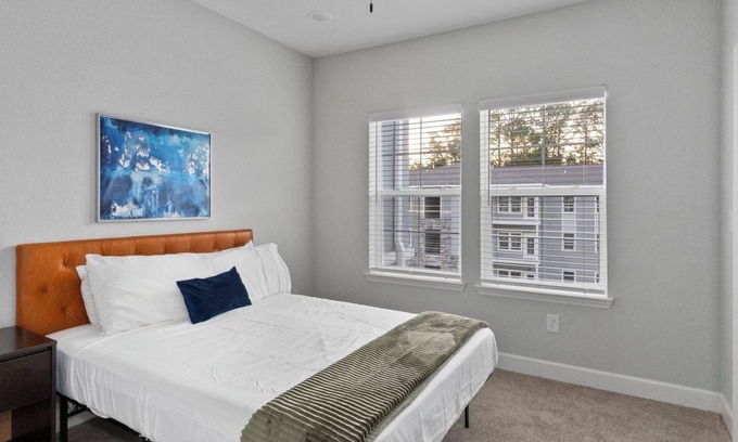 Newberry Apartment | Vanguard 1BD 18 - One Bedroom Apartment, Sleeps 2