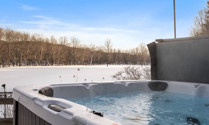 Campton House | Vast Riverfront Resort - White Mountains Getaway