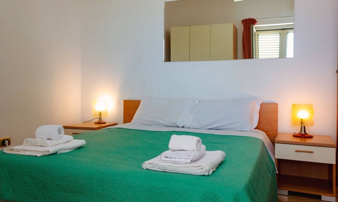 San Leone Apartment | Vbeb Macrame Rooms Agrigento 'Double Room with External Bathroom' with Balcony, Wi-Fi and Air Conditioning