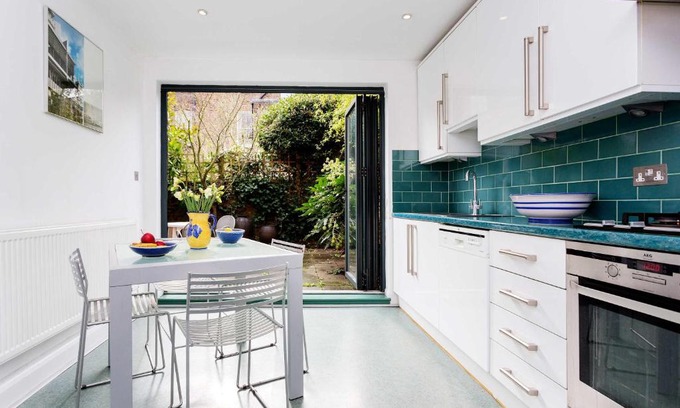 Ravenscourt Park House | Veeve - West London Blues