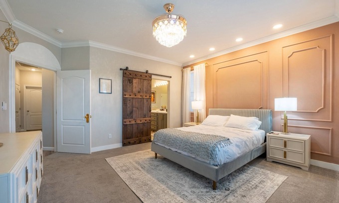 Paradise Hills House | Vegas Style Desert Luxury: Themed Bedrooms, Game Room & Hot Tub - 20min to Strip
