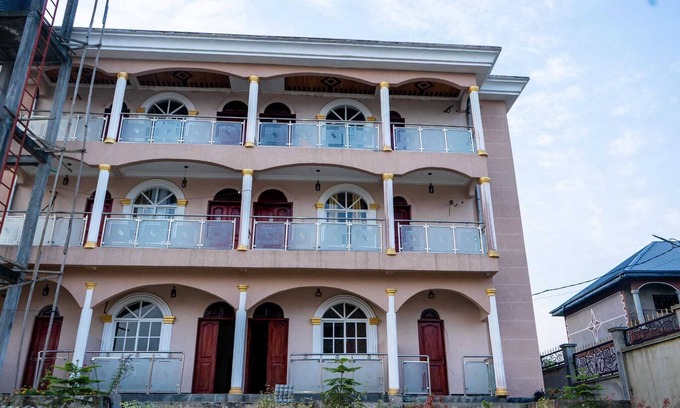Buea Apartment | Venetian Villa, Spacious 2-bedroom apartment with WiFi, AC in charming Buea