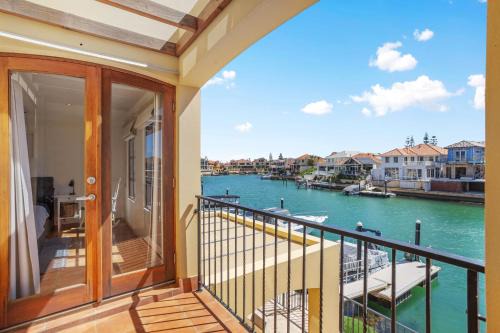 Wannanup House | Venice On The Beach Family Waterfront Escape
