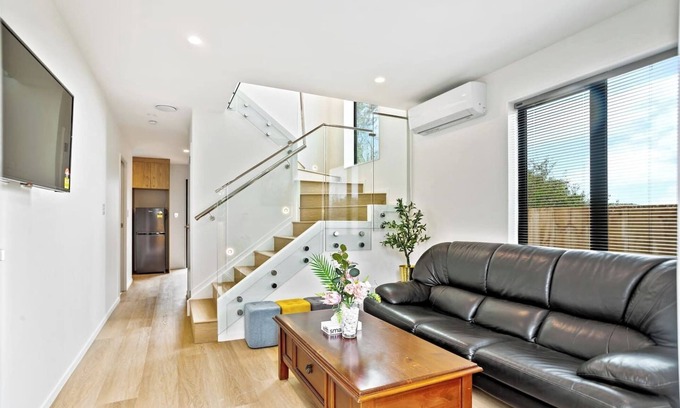 Mangere House | Ventura Haven Townhouse with Parking and Patio