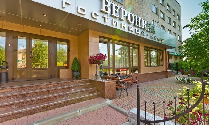 Komendantskyi Airfield Hotel | Veronika Hotel