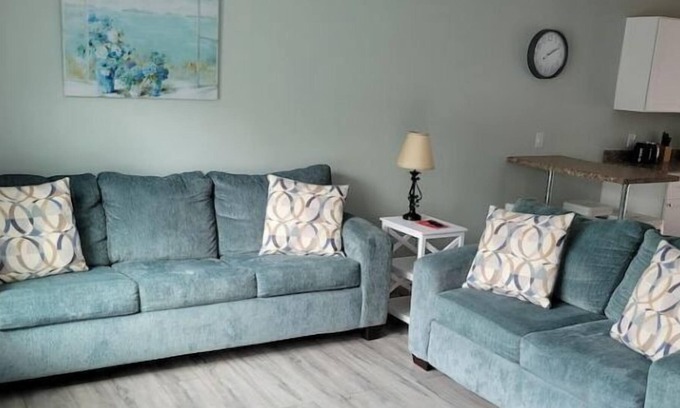 Warsaw Apartment | Very Nice 2 Bedroom Close to Venues /Warsaw Stays