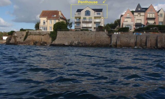Concarneau Apartment | Very nice and large, modern apartment Penthouse feet in the water.