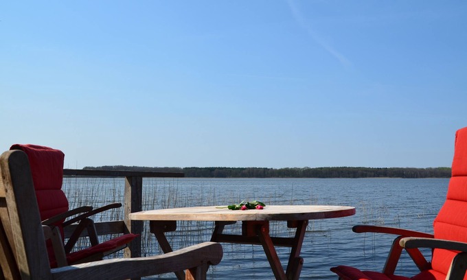 Neu Poserin Cottage | Very quiet 7500m² lake plot, own jetty