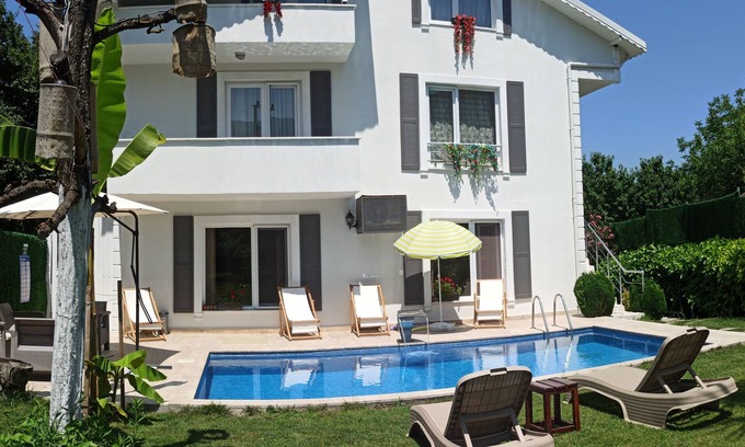Sapanca Villa | VİLLA ATLAS 12- 16 KİŞİLİK 6 ODA 5 BANYO