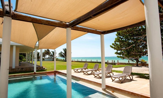 Chicxulub Puerto Villa | Villa ∙ 14 bedrooms ∙ 30 guests