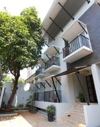 Melawai Bed & Breakfast | Via Renata Panglima Polim