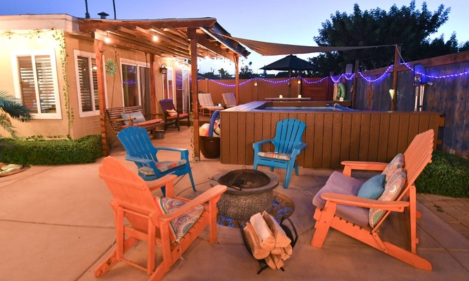 Lincoln Acres House | Vibrant, entertaining, & cozy spacious home with artistic flare!