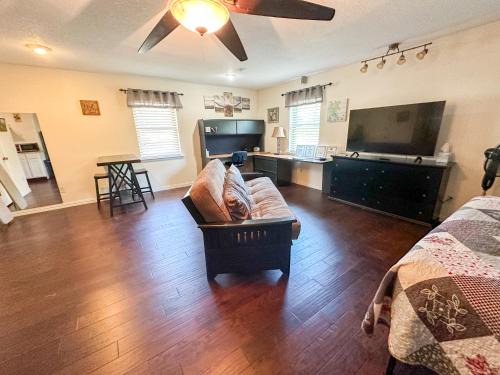 Keller House | Vibrant Work Stay Studio Cowboy Pool, Pet ok near Tx Motor Speedway by Vacation Your Way